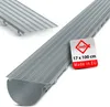 A gray gutter guard with a label showing product dimensions and origin. Produktbild-Vorschau