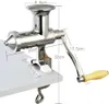 A manual juicer is clamped to a table, with dimensions indicated by lines and numbers. Produktbild-Vorschau