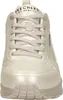 Front view of a beige Skechers sneaker. Voir les images du produit