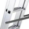 Close-up view of an aluminum ladder's side rails and rungs. Anteprima dell’immagine prodotto