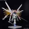 Bandai HGCE 1/144 MIGHTY STRIKE FREEDOM GUNDAM Anteprima dell’immagine prodotto 4