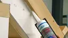 A hand is using a tube of silicone sealant to seal a gap between wooden beams and a white surface. Anteprima dell’immagine prodotto