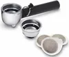 A coffee machine portafilter and filter baskets with coffee pods. Voir les images du produit