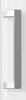 A close-up view of a white refrigerator door handle. Voir les images du produit