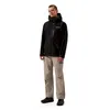 Mann trägt die wasserdichte Ridge-Seeker Jacke von Berghaus; kombiniert mit beigen Hosen. Produktbild-Vorschau