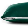 A close-up view of a green pillowcase with a partially open zipper. Produktbild-Vorschau