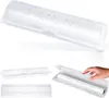 A collage of images showing a clear plastic dispenser for plastic wrap or aluminum foil, with a hand opening it to reveal the roll inside. Anteprima dell’immagine prodotto