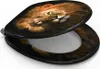 A toilet seat with a lion's face printed on it, shown from a slightly elevated angle. Náhled obrázku produktu