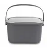A gray compost bin with a lid and handle, shown from the front on a white background. Anteprima dell’immagine prodotto