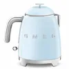 A light blue Smeg kettle on a white background. Náhled obrázku produktu