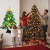 A split image showing a felt Christmas tree with ornaments on the left and a family decorating a real Christmas tree on the right. Voir les images du produit