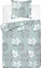A flat lay of a duvet cover and pillowcase set with a floral pattern on a white background. Produktbild-Vorschau