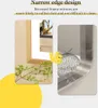 Comparison of two mirror frame designs, highlighting the benefits of a narrow edge design over a recessed frame. Náhled obrázku produktu