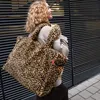 reisenthel Schultertasche Shopper Softshopper Leo Fake Fur Produktbild-Vorschau 8