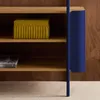 sweeek - Bücherregal mit gewölbtem Metall und Holzdekor, 6 Produktbild-Vorschau 2