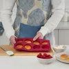 IKEA KANTNAL Silikon-Muffinblech dunkelrot 18x30 cm Produktbild-Vorschau 5