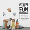 A collection of stylized animal-themed water bottles and floating decorative elements against a plain background. Anteprima dell’immagine prodotto