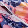 A close-up of a floral patterned fabric with a zipper. Anteprima dell’immagine prodotto
