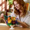 LEGO Botanicals Blumengesteck mit künstlichen Kamelien, Produktbild-Vorschau 7