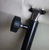 A close-up view of a recliner chair's adjustment knob and metal support structure against a cream-colored upholstered background. Anteprima dell’immagine prodotto