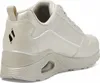 A rear view of a beige Skechers sneaker. Voir les images du produit
