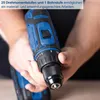 Hands holding a cordless drill with a focus on the torque adjustment ring. Voir les images du produit