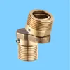 A brass plumbing fitting against a blue background. Anteprima dell’immagine prodotto