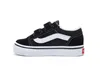 A side view of a black and white Vans Old Skool V sneaker for children. Voir les images du produit