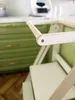 Klappbarer Montessori-Turm in moderner heller Küche.

 Podgląd zdjęcia produktu