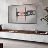 A TV wall mount is shown attached to a TV on a wall, with a graphic indicating its maximum weight capacity. Produktbild-Vorschau