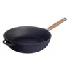 A cast iron frying pan with a wooden handle is shown against a white background. Voir les images du produit