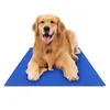 A golden retriever dog lying on a blue cooling mat. Náhľad obrázku produktu