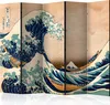 A folding screen with a Japanese art print of a large wave and boats. Anteprima dell’immagine prodotto