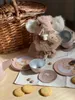 Ensemble de thé dans un panier de pique-nique Souriceau, Voir les images du produit 3