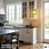 A modern kitchen with a floor lamp. Voir les images du produit