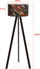A floor lamp with a patterned lampshade and a tripod base, with dimensions indicated by measurement lines and text. Anteprima dell’immagine prodotto