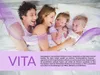 A family lying in bed with a promotional overlay and text about a mattress protector. Produktbild-Vorschau
