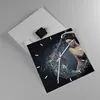 Wanduhr - Quadrat - Glasuhr - Weiblich modell posieren Produktbild-Vorschau 2