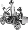 A metal sculpture of a motorcycle with a sidecar, featuring two figures. Anteprima dell’immagine prodotto