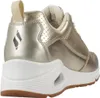 A close-up side view of a gold SKECHERS UNO-METALLIXS sneaker. Voir les images du produit