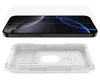 A screen protector is shown above a smartphone, with a white tray below. Anteprima dell’immagine prodotto