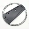A black and chrome accessory for a gaming console is shown on a white and light gray background. Anteprima dell’immagine prodotto