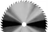 A close-up view of a circular saw blade with sharp teeth. Anteprima dell’immagine prodotto