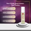 A perfume bottle is displayed on a pedestal with descriptive text on the left. Produktbild-Vorschau