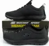 A pair of black Skechers sneakers are displayed on top of their box. Voir les images du produit
