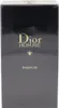 Schwarze Verpackung des Dior Homme Parfums mit goldener Aufschrift und kleinem Bienen-Emblem in der Mitte. Produktbild-Vorschau
