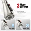 Close-up of a kitchen faucet sprayer head, demonstrating its three spray modes and pause function. Anteprima dell’immagine prodotto
