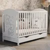 Lit bébé Hugo 60x120 cm avec barrière et tiroir | sans Voir les images du produit 7