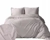 A neatly folded duvet cover and two pillowcases with a subtle striped pattern, displayed on a white background. Anteprima dell’immagine prodotto