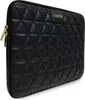 A black quilted laptop sleeve with a gold zipper and a gold Guess logo. Produktbild-Vorschau